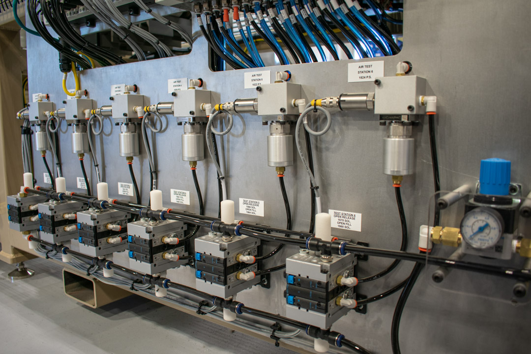 Air leak testing station pneumatic plumbing