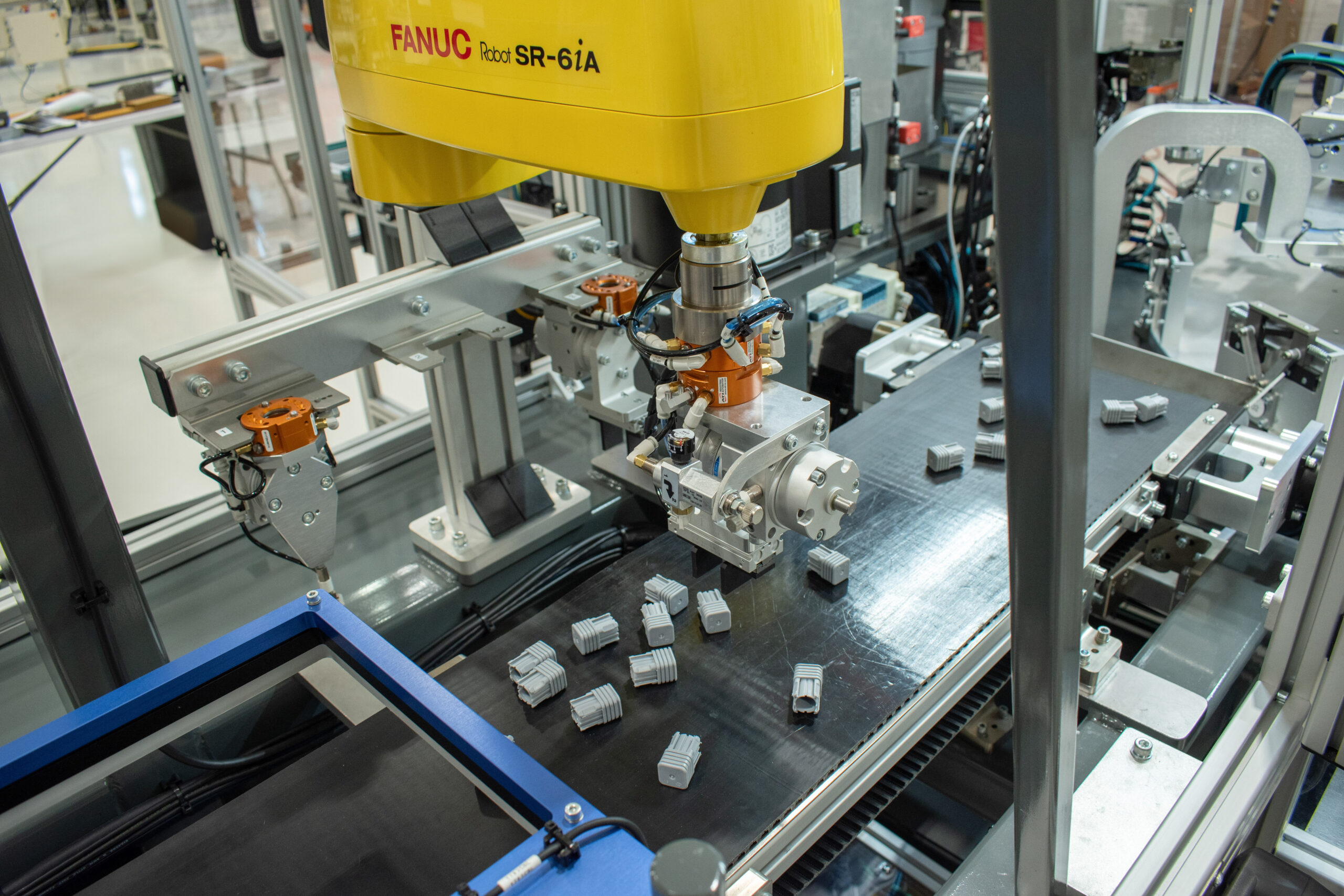FANUC SCARA robot on an SDC Flex Feeder with quick changeover tooling