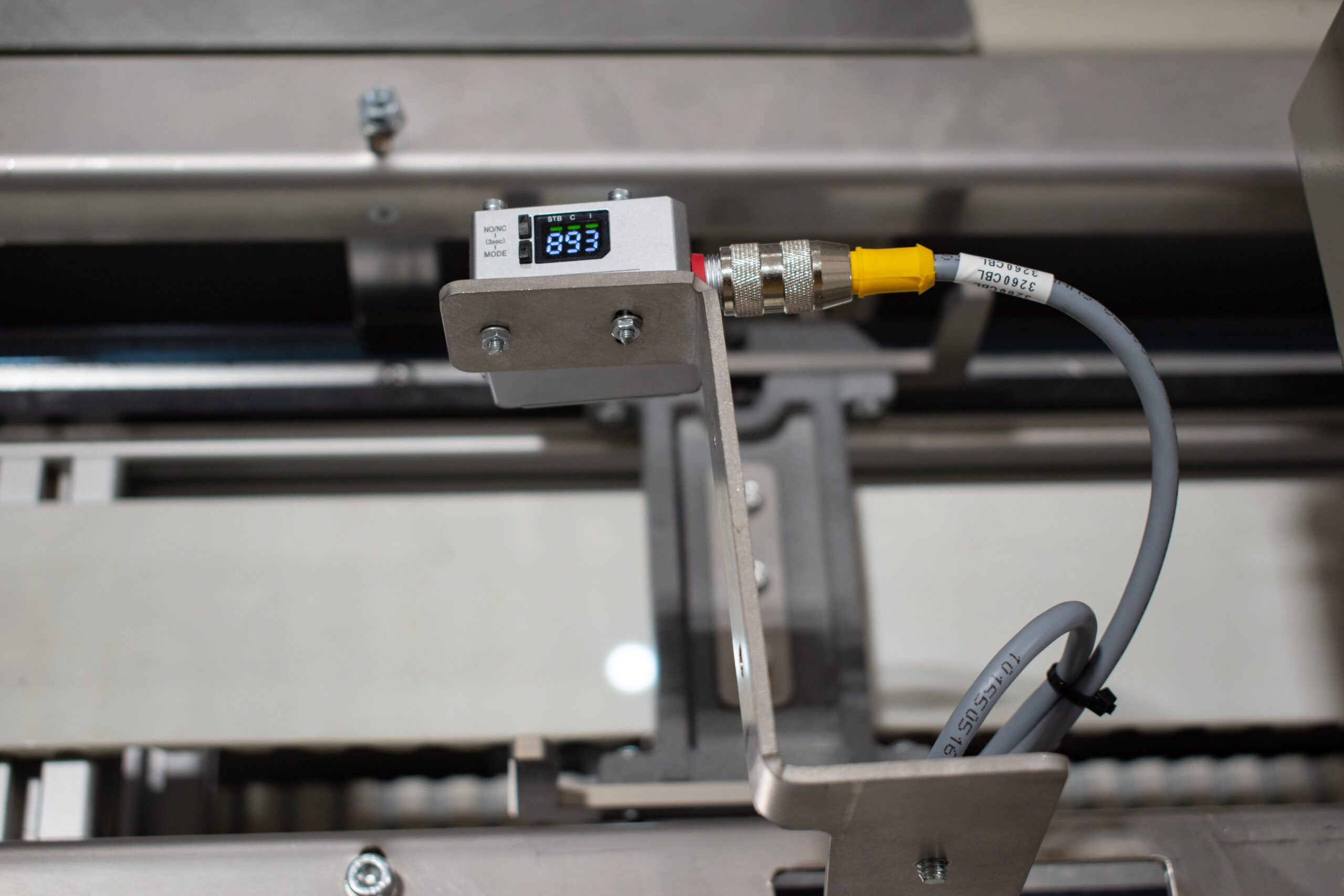 Verification sensor on a conveyor line