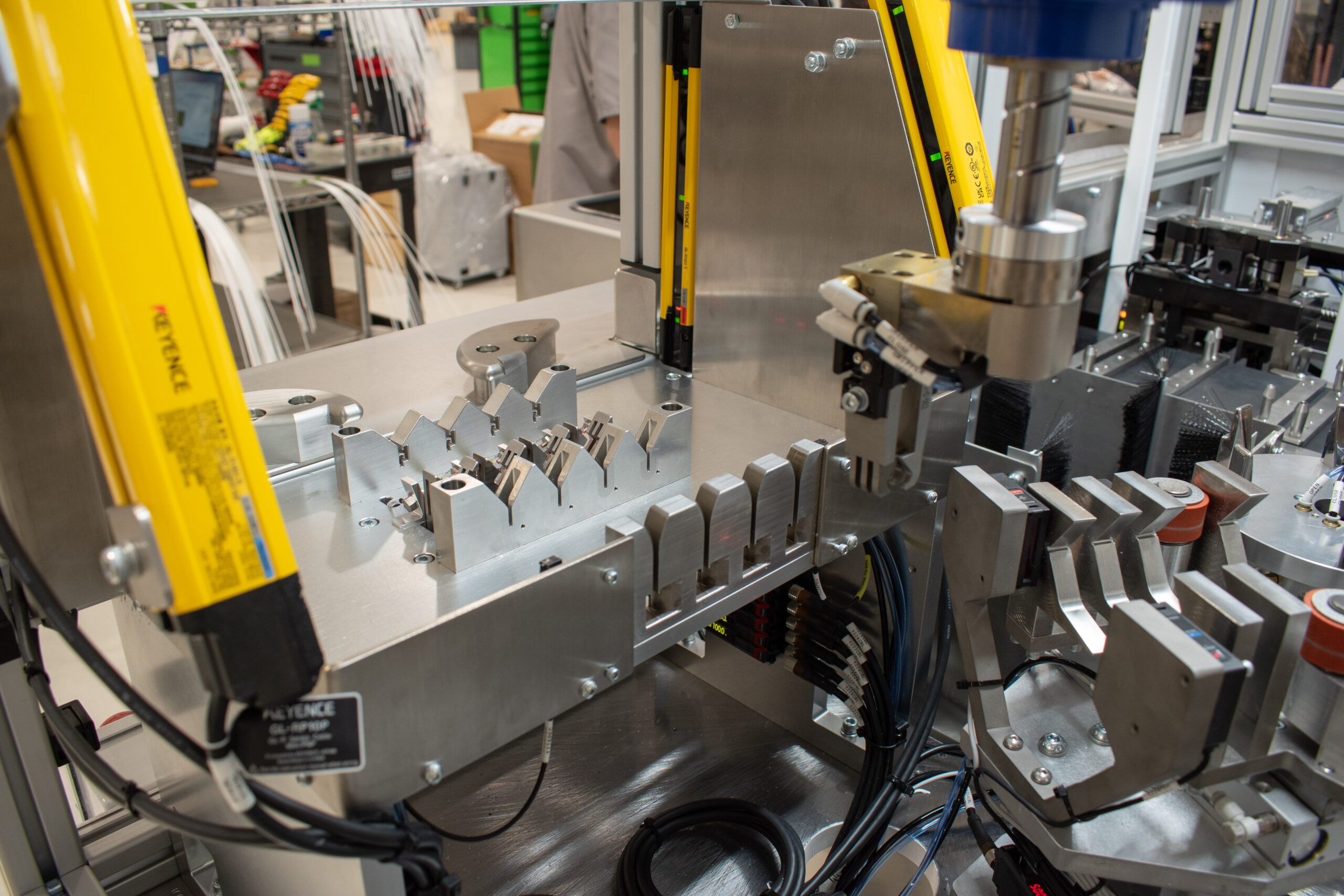 Fixed tube handling grippers on a loading station