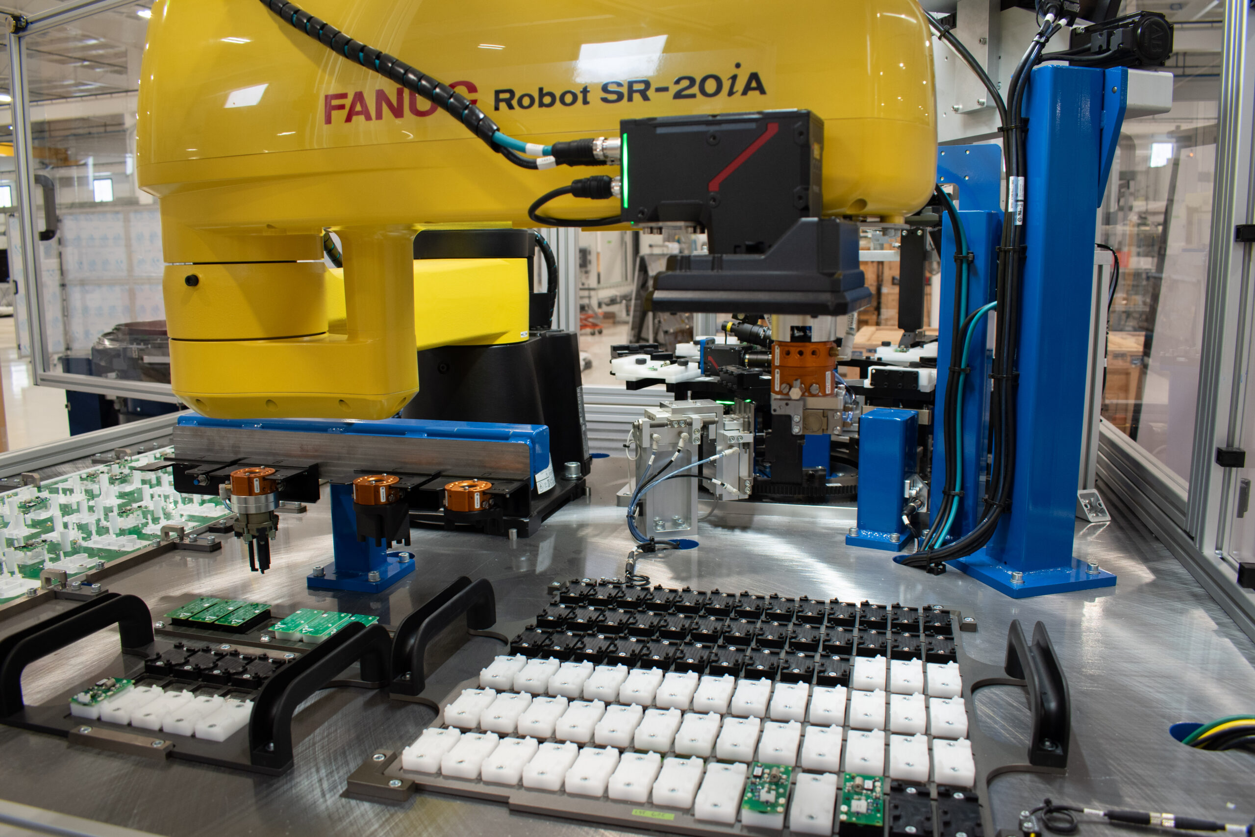 FANUC SCARA robot with ATI tool changers