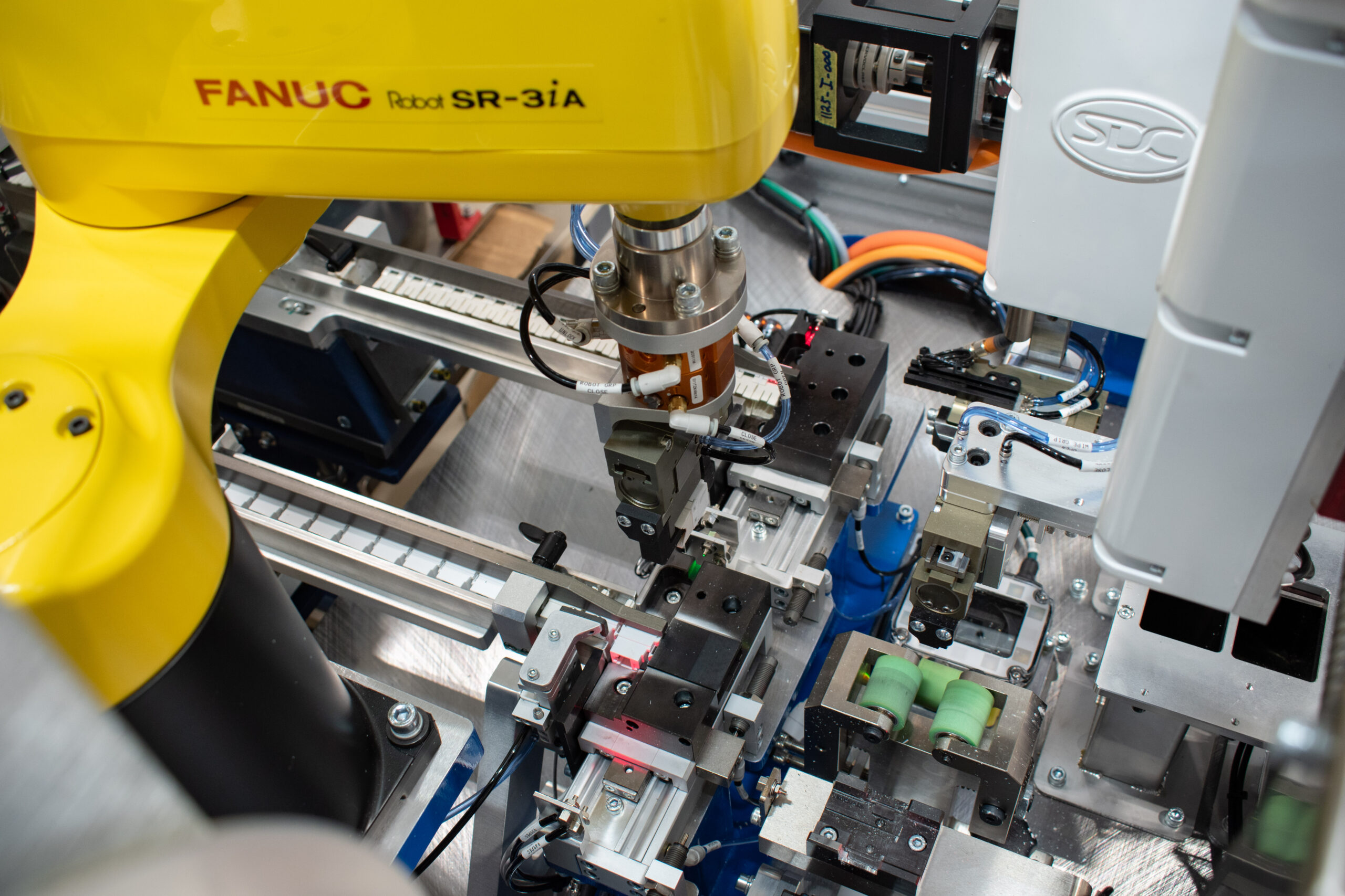 FANUC SCARA robot and SDC servo-driven pick-and-place on a foil applicator automated machine