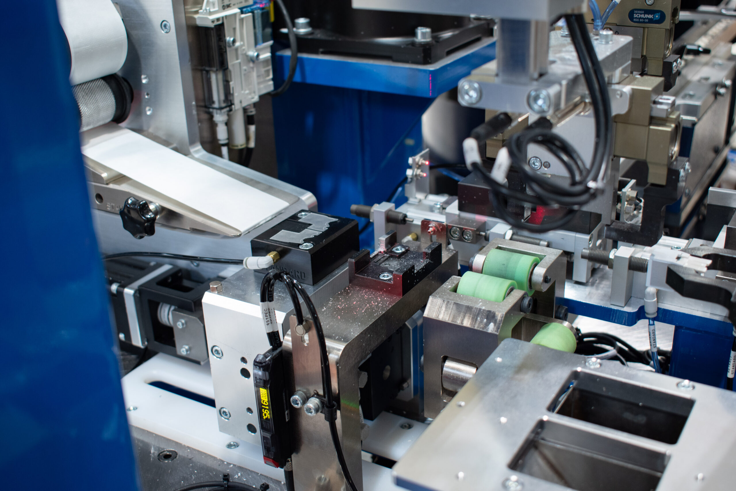 High-speed foil applicator machine