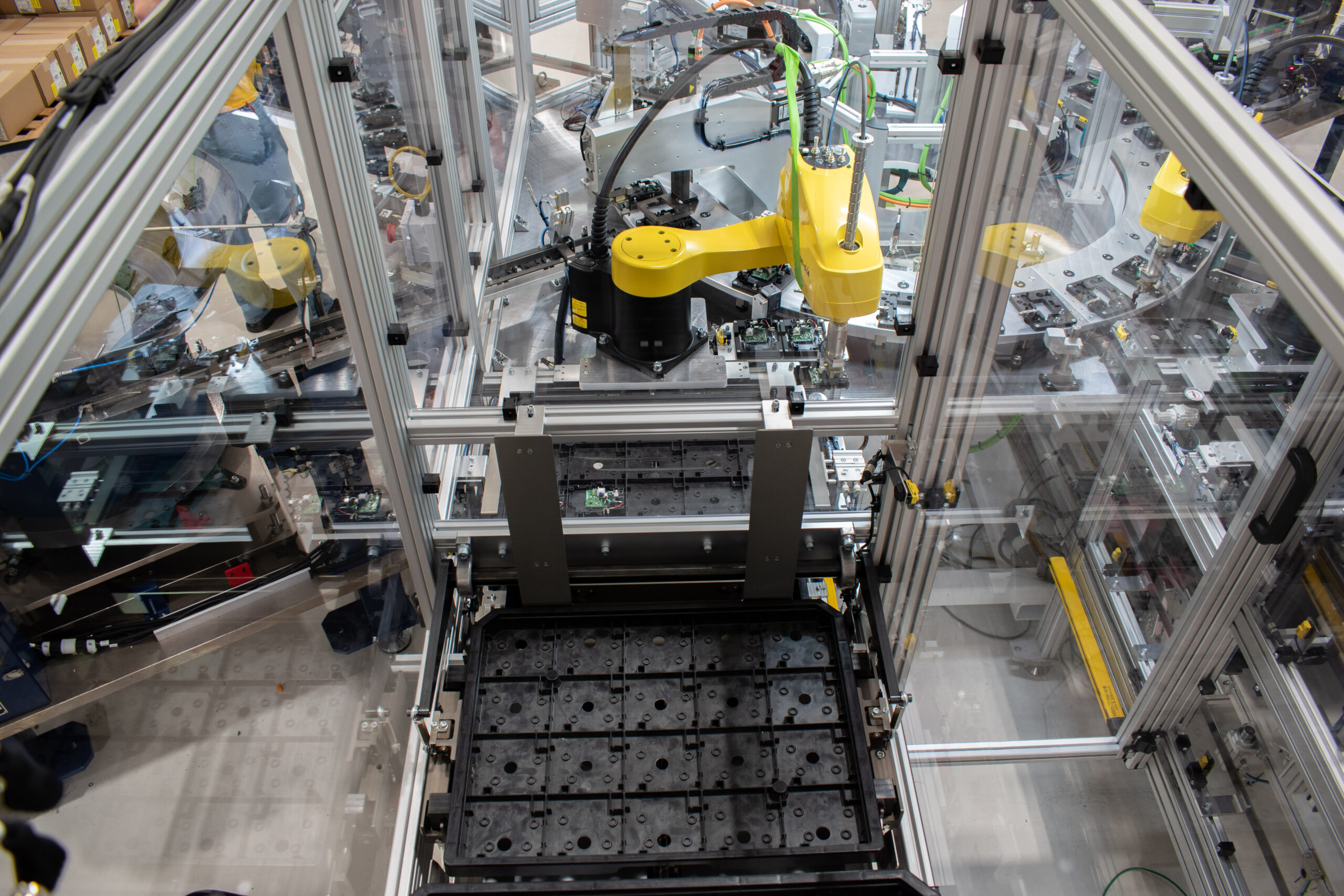SDC Tray Handling system with a FANUC SCARA robot