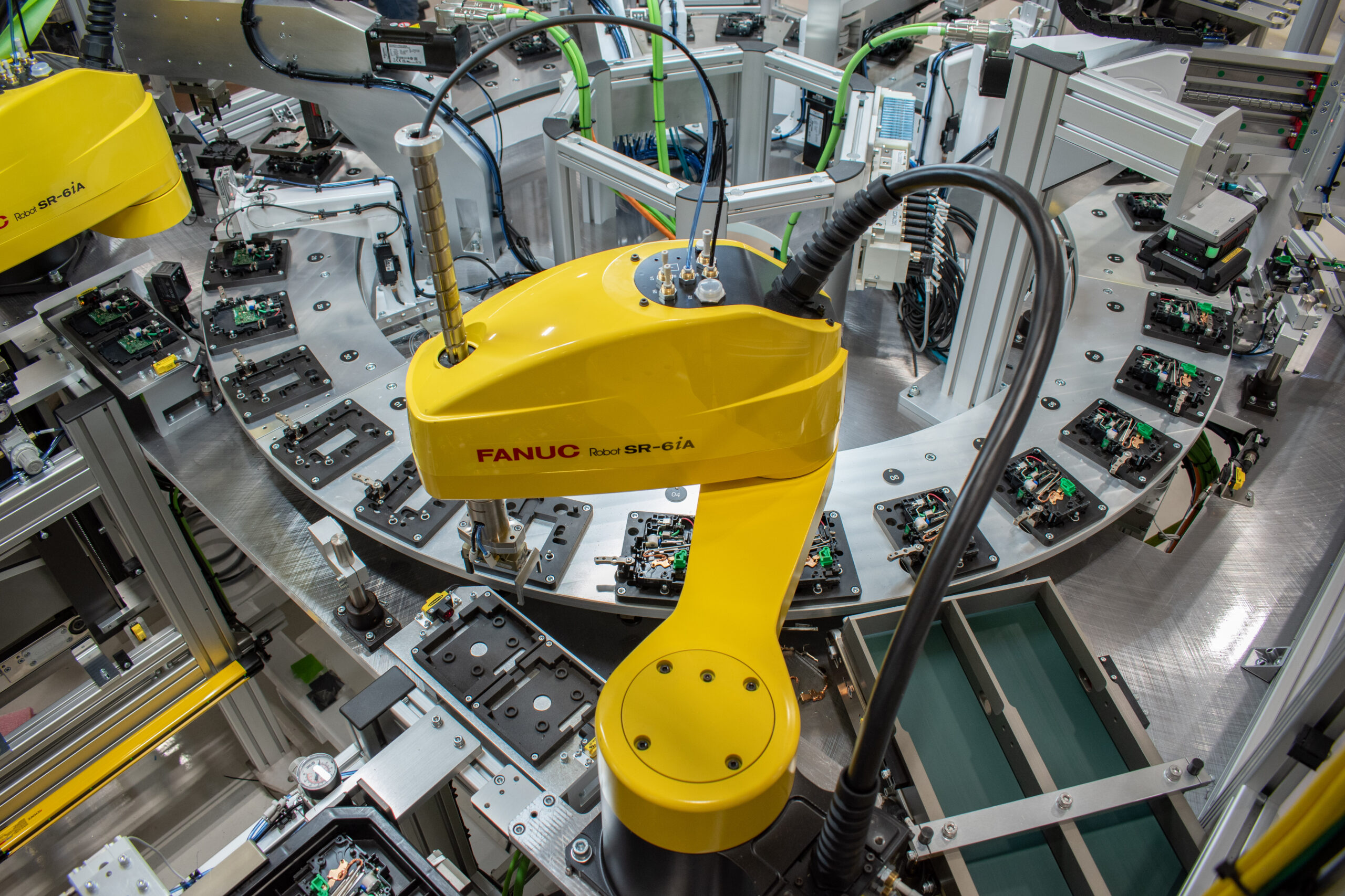 FANUC SCARA robot on an automated machine with an SDC Indexing Ring